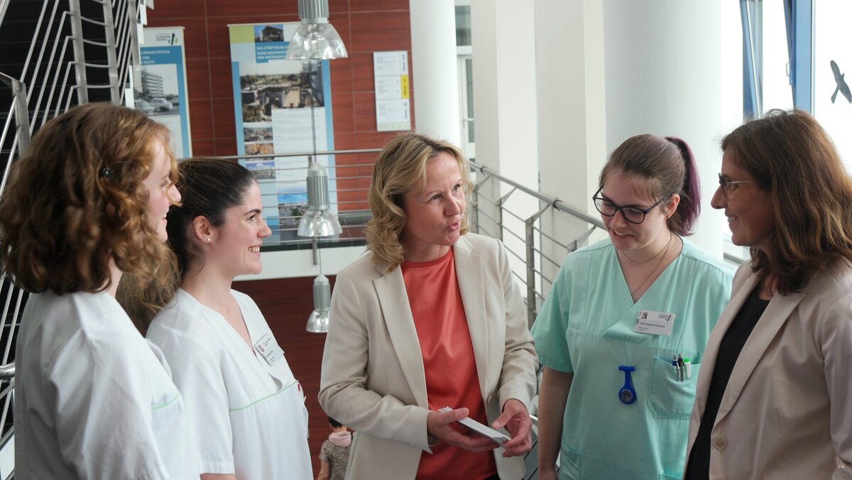 Mvz Des Städtischen Klinikums Dessau Ggmbh Haut- Und Geschlechtskrankheiten Kürzungen des Bundes bedrohen das FSJ - MVZ Dessau